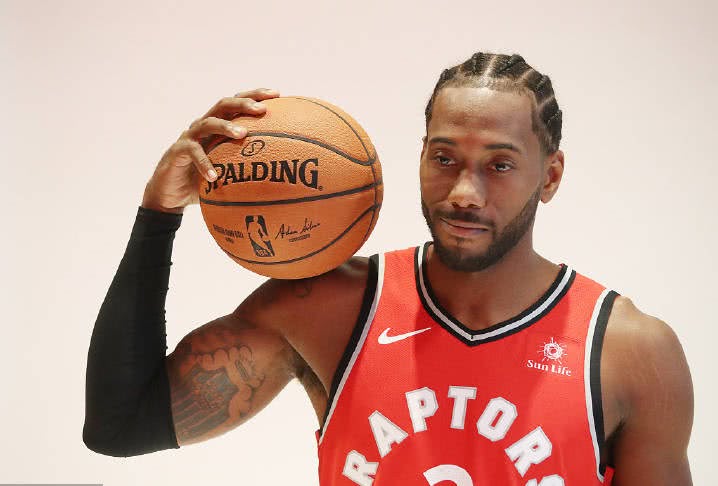 国脚关键进球助球队晋级淘汰赛（国脚关键破门，球队闯入淘汰赛）