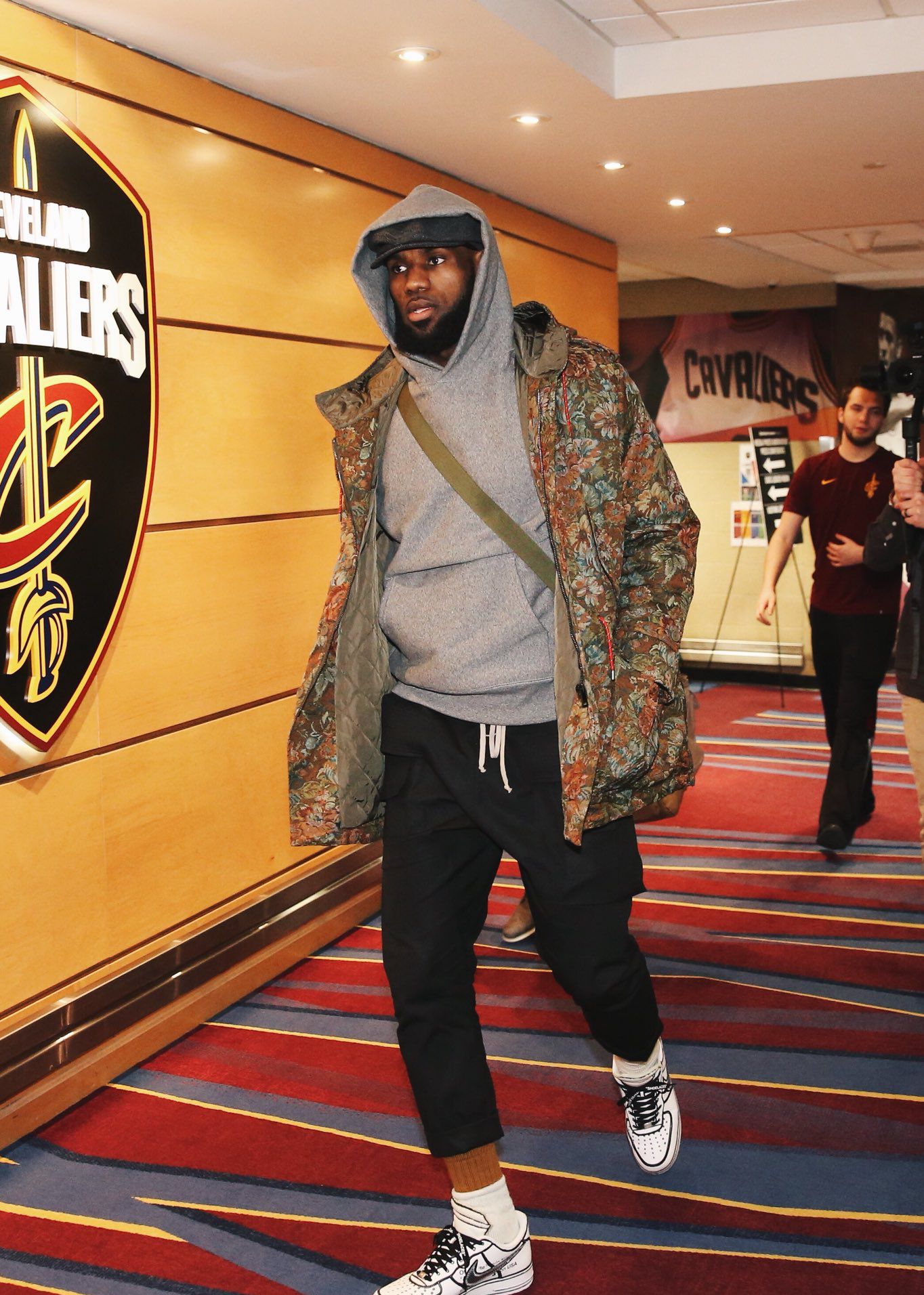 拜仁慕尼黑客场大胜沙尔克04（拜仁慕尼黑客场横扫沙尔克04）