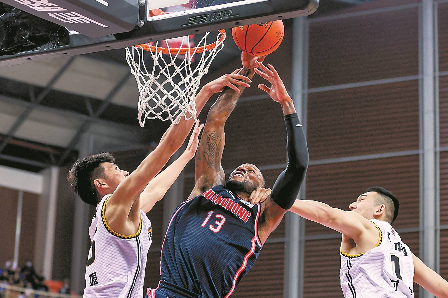 比安奇：难以理解孔蒂如此抱怨，球队的替补席存在问题（比安奇：孔蒂的抱怨令人费解，症结在球队板凳深度）