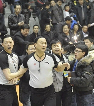 德转：阿森纳考虑明夏追阿德耶米，多特或面临出售球员的压力（德转：阿森纳有意在明夏引进阿德耶米，多特蒙德或承受出售压力）