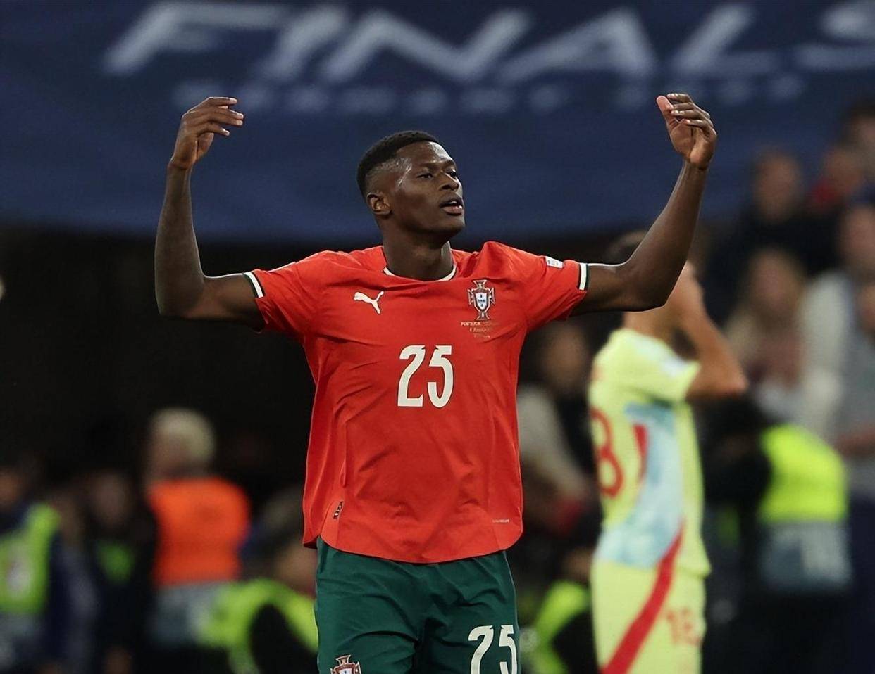 日职乙战报：范登伯格读秒绝平，磐田喜悦2-2山形山神（日职乙赛报：范登伯格补时压哨扳平，磐田喜悦2-2战平山形山神）