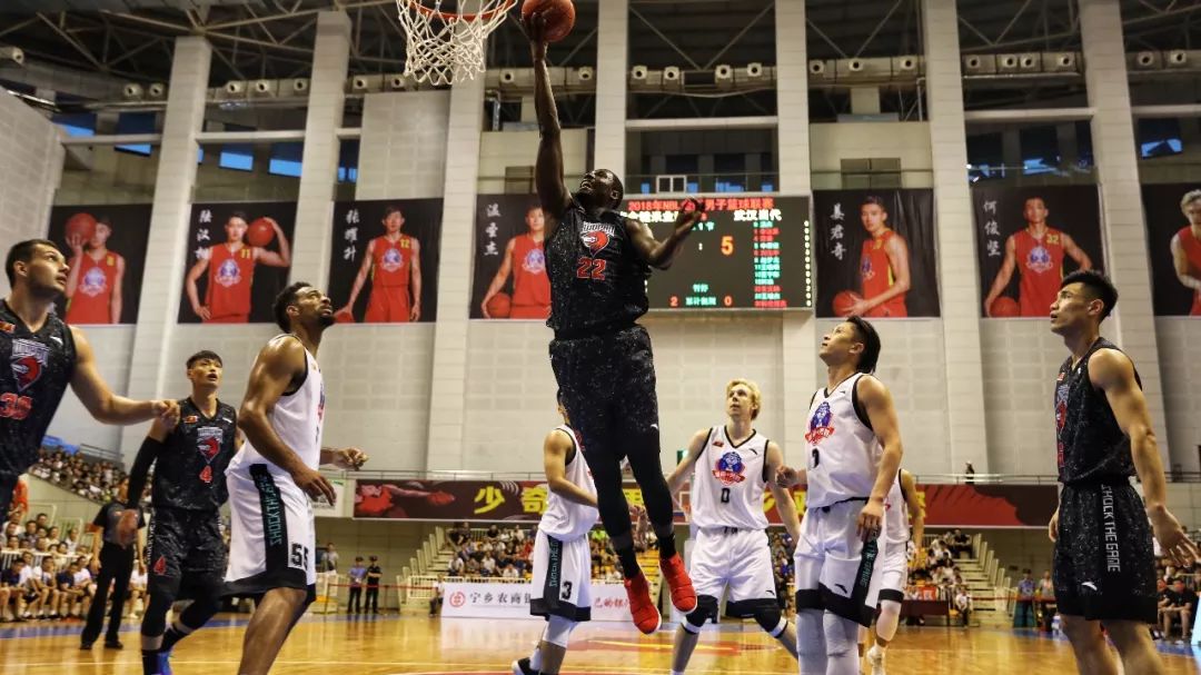 意大利杯不敌拉齐奥，米兰各项赛事13场不败被终结（意杯不敌拉齐奥，米兰13场不败纪录止步）