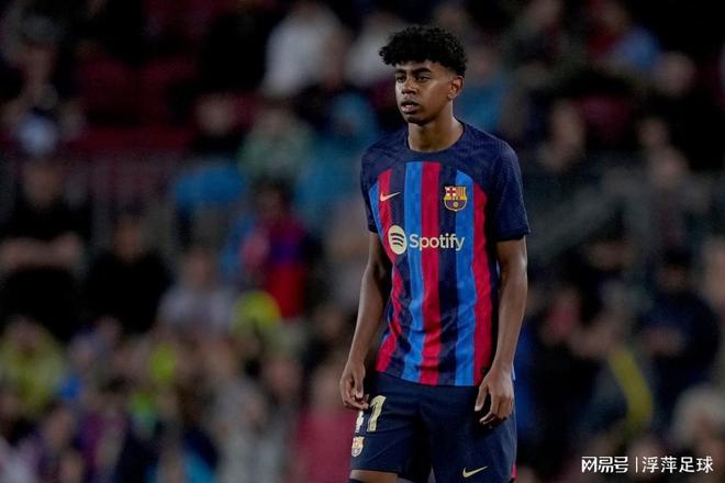 当志愿者在残特奥会：需要时我在你身旁，拼搏时我为你鼓掌（残特奥志愿者：你需要时我相伴，你拼搏时我喝彩）