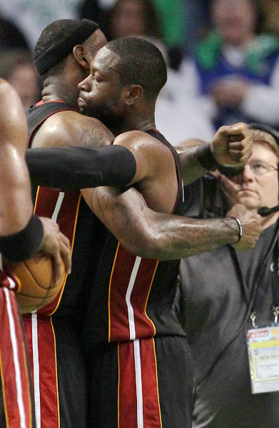 米切尔半场投篮12中7，三分5中3得到22分1板1助1断（米切尔半场砍22分，投12中7、三分5中3，外加1篮板1助攻1抢断）