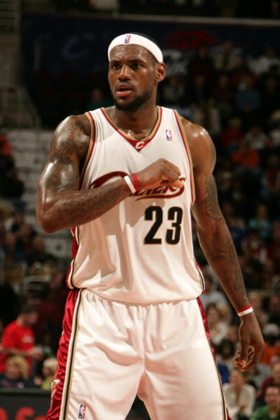 记者：王钰栋身体疲劳已返杭，不参加熊猫杯；多人也有伤病（记者称王钰栋因疲劳返杭，将缺席熊猫杯；队内多人带伤在身）