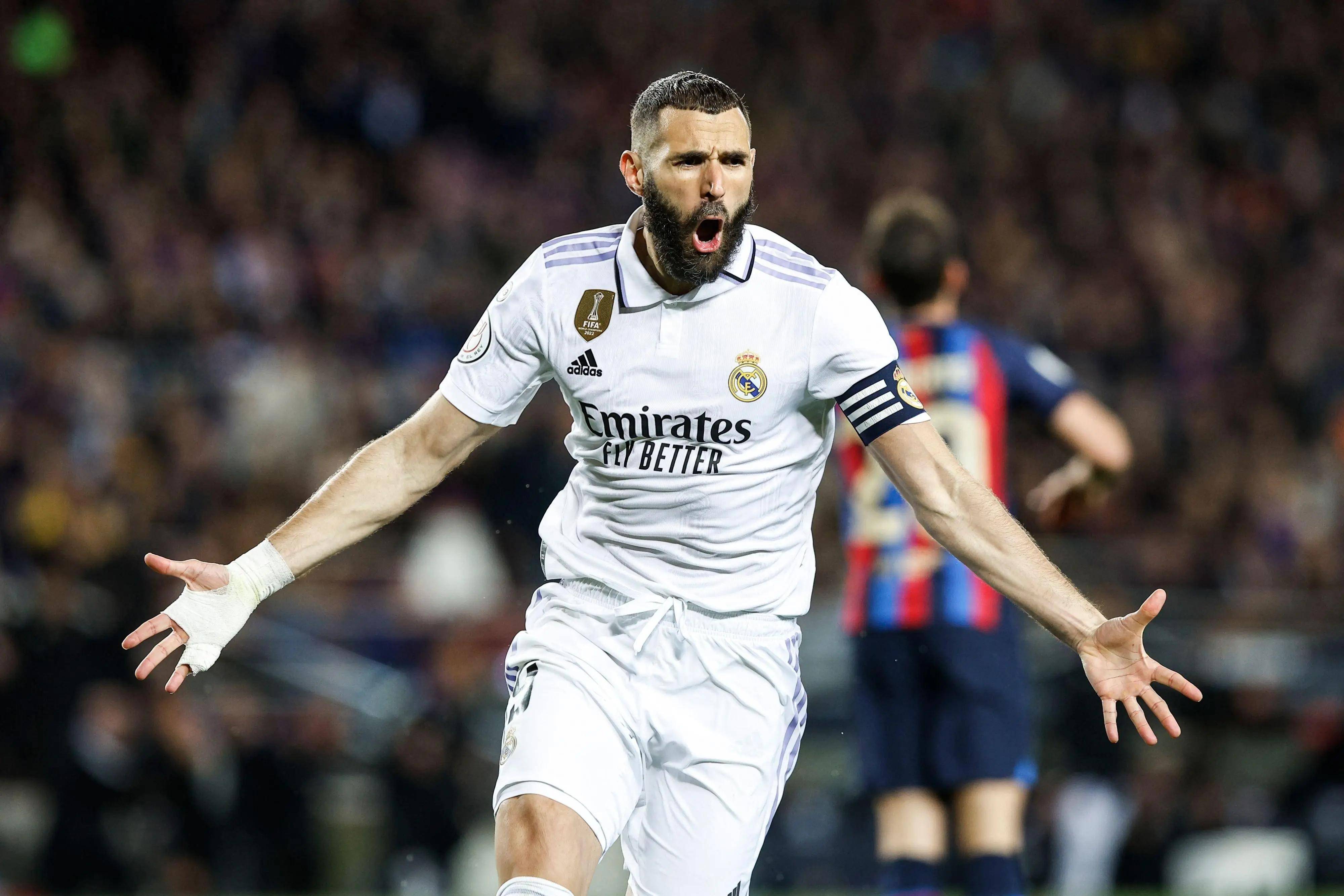 德天空：小腿肌肉受伤的伯卡特至少会缺席12月的比赛（德媒：伯卡特小腿肌肉受伤，至少无缘12月比赛）