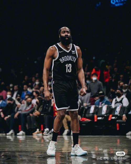 萨里：建议把VAR设备放的离替补席远一点，裁判需要冷静判断（萨里：应将VAR设备远离替补席，便于裁判冷静判罚）