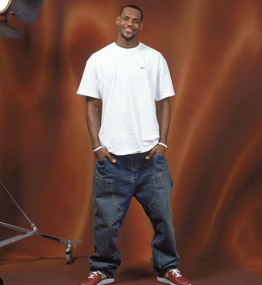 传闻：曼联和米兰球探现场考察18岁雷恩高中锋梅特（曝曼联与米兰派球探现场考察雷恩18岁中锋梅特）