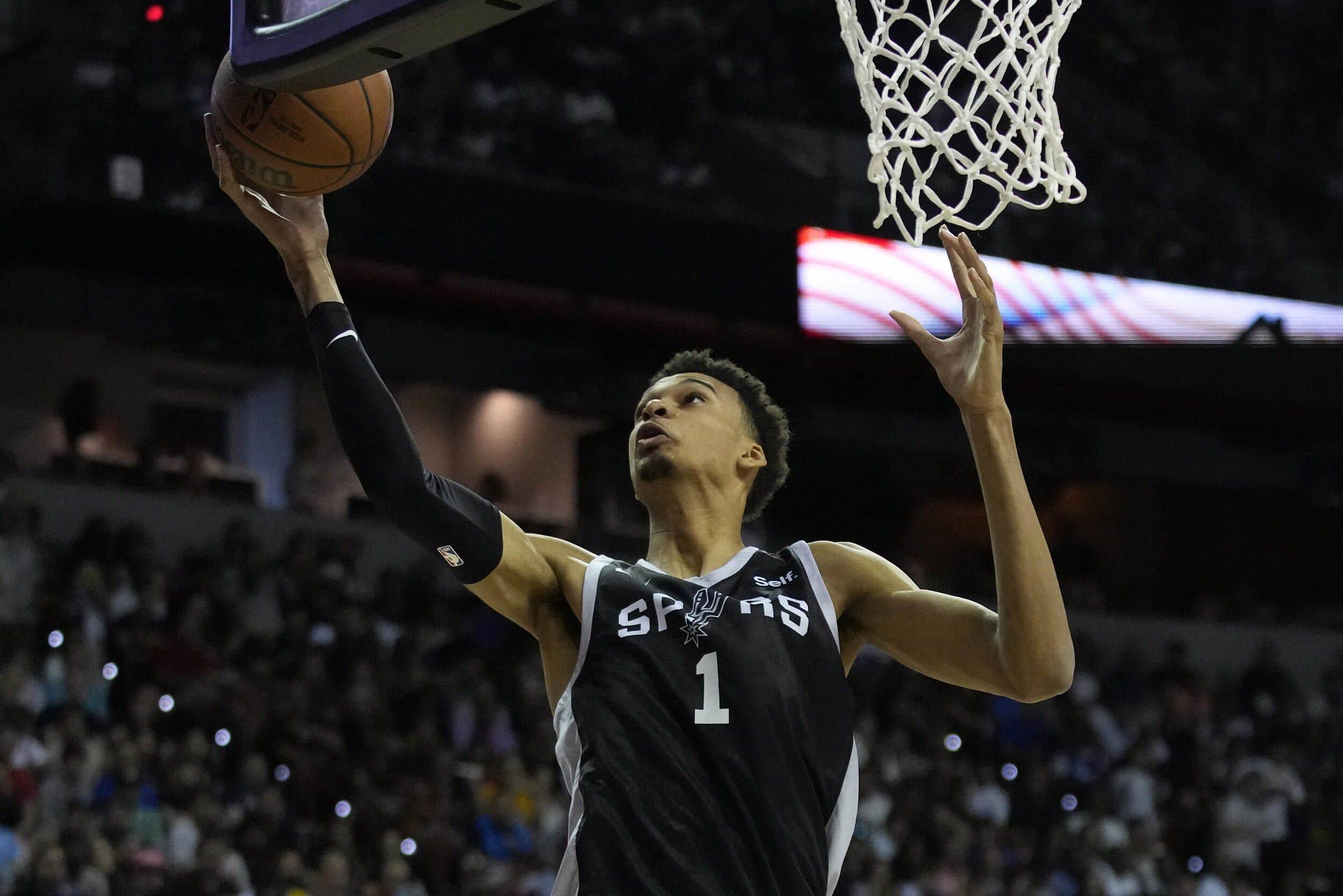 齐沃：要振作和学习，足球和生活总会有转机；伤员周日难复出（齐沃：必须振作并吸取教训，足球与人生终有转机；伤病者周日恐难复出）