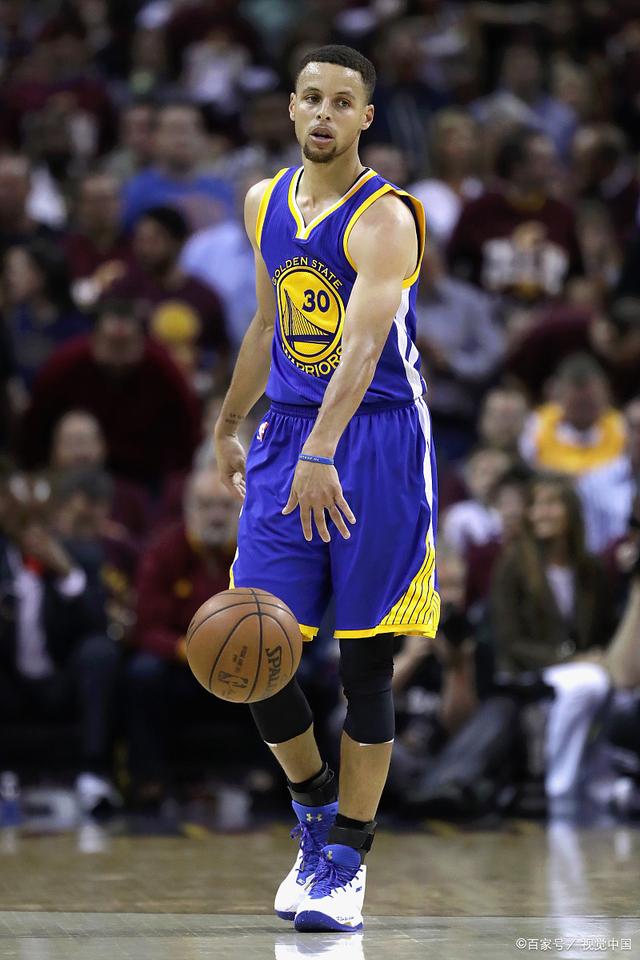 替补球员上场即改变比赛节奏（替补登场瞬间改写比赛节奏）