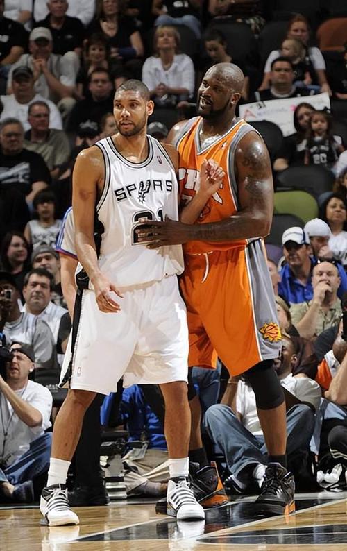 卡什：夏窗我收到好几份报价，但我就想留在维拉，我喜欢这里（卡什：夏窗收到多份报价仍选择留在维拉，我很喜欢这里）