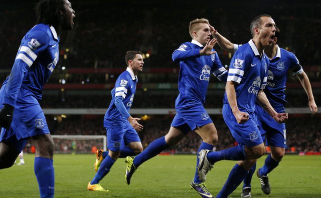 北伦敦德比还能上吗？加布里埃尔在比赛中疑似腹股沟受伤被替换下场（北伦敦德比成疑：加布里埃尔疑似腹股沟受伤提前退场）