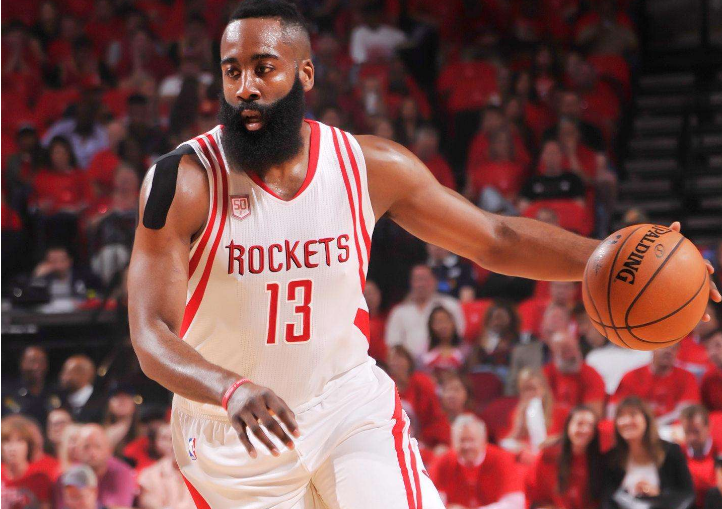 弗拉格砍下35分8篮板，莱昂纳德贡献30分，独行侠客场险胜快船（独行侠客场险胜快船：弗拉格35分8篮板，莱昂纳德砍下30分）