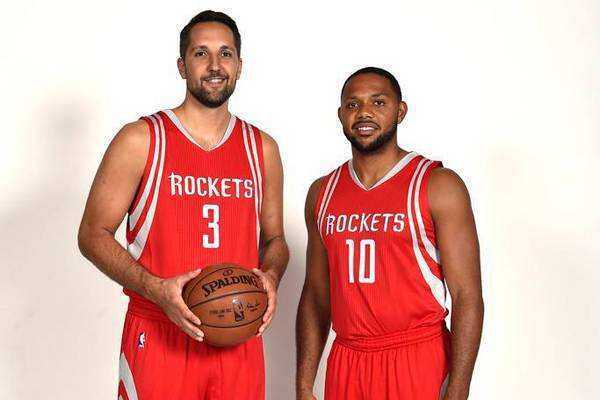 邮报：明年世界杯上下半场中段设强制补水时间，每次三分钟（邮报：明年世界杯每半场中段将设3分钟强制饮水暂停）